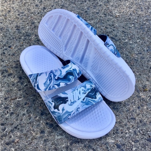 WMNS NIKE BENASSI DUO ULTRA
SLIDES White MARBLES - Picture 2 of 5